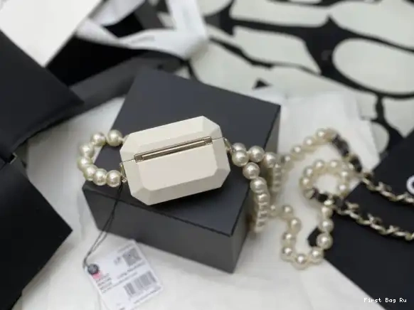 First Bag Ru CASE PRO AIRPODS NECKLACE CHANEL 0618